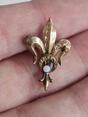 Vintage Antique Fleur-de-Lis Gold Filled Pin with Opal Accent